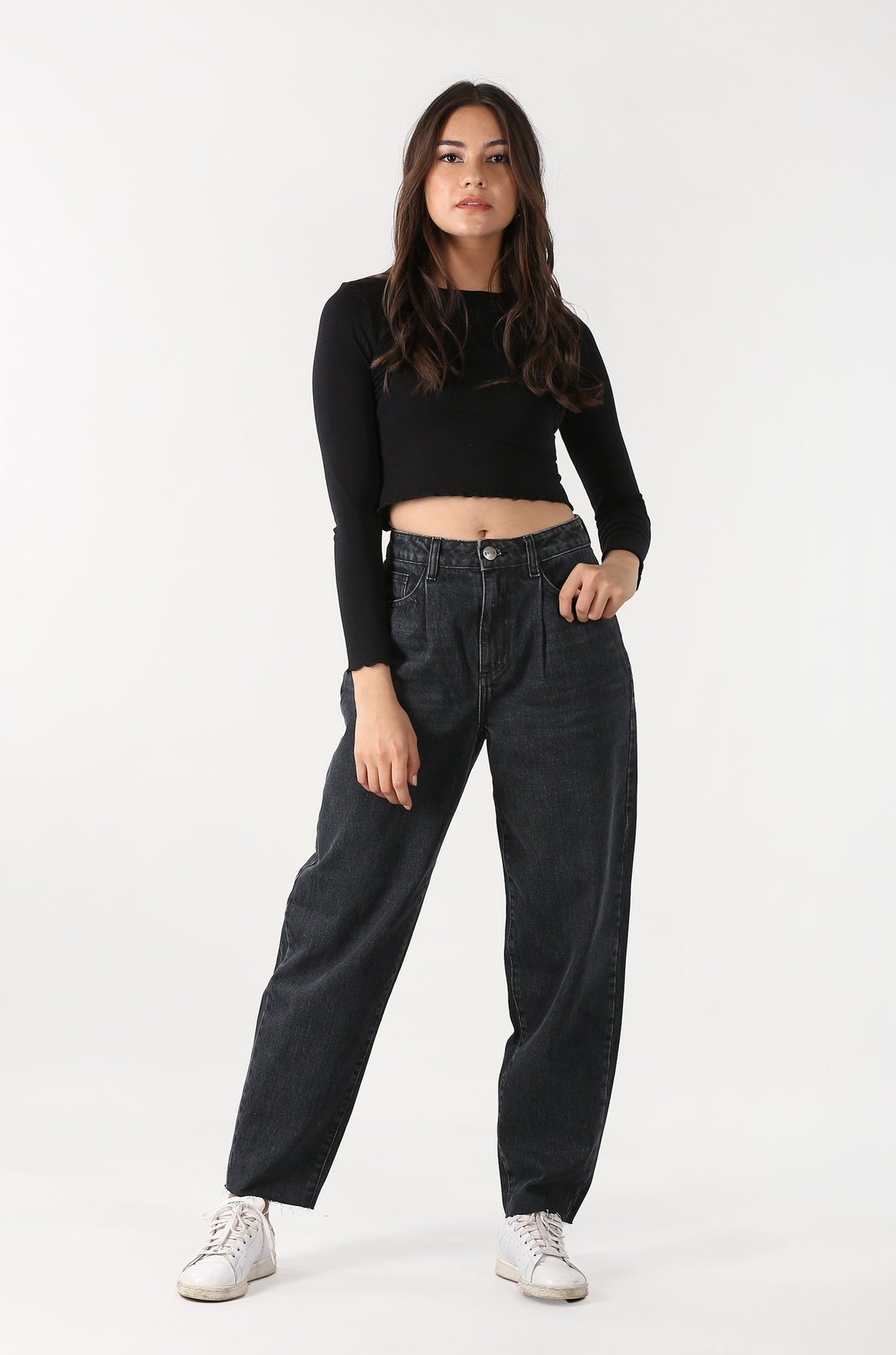 Shop Women's Sia Black Slouchy Jeans – Genie.pk